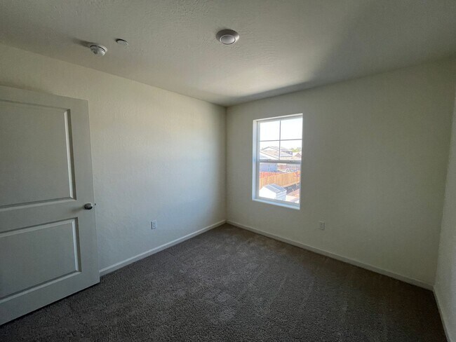 Building Photo - Beautiful brand NEW home for rent in Tulare, Ca