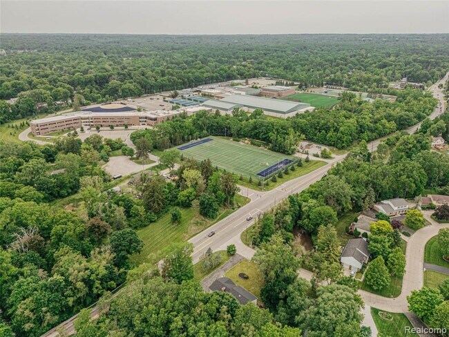 Building Photo - 21993 Riverview Dr