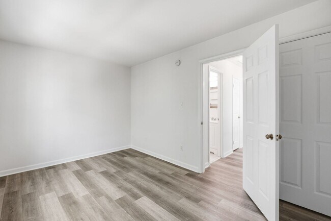 Building Photo - 541 Colecroft Ct