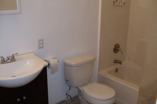 Building Photo - 2 Farwell St