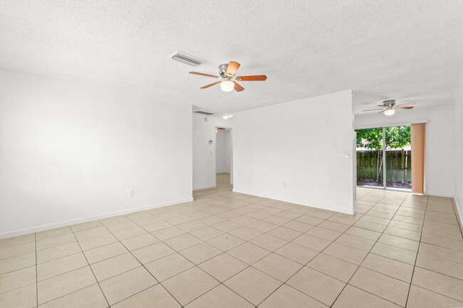 Building Photo - 4790 Gulfstream Rd