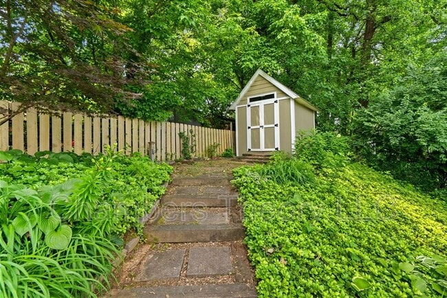 Building Photo - 3904 Lantern Dr