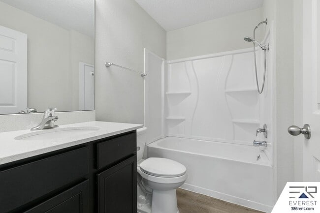 Building Photo - LIKE NEW 3/2/1 TOWNHOUSE IN DESIRABLE SEMINOLE WOODS