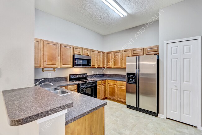 Building Photo - 6788 Manotak Oaks Dr