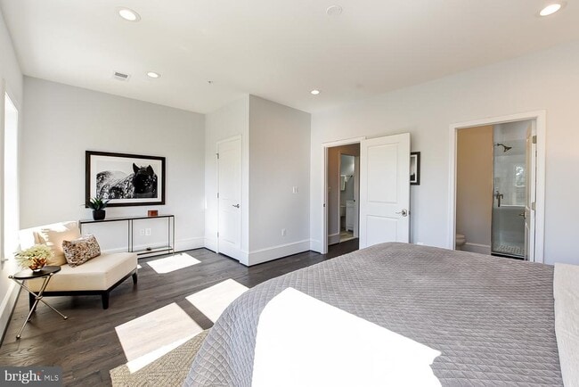 Building Photo - 5905 Eads St NE