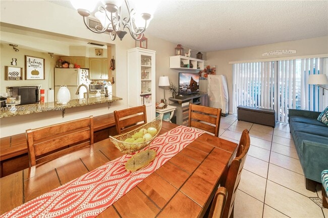 Building Photo - 9705 Fontainebleau Blvd