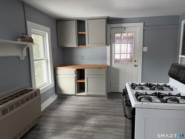 Building Photo - 139 N Main St