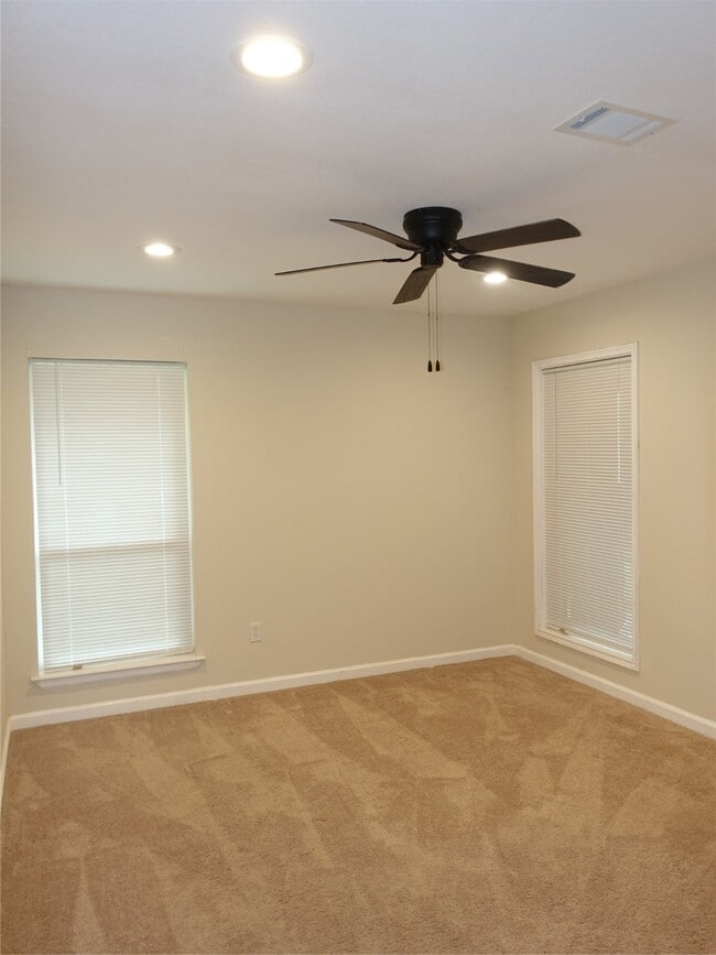 Building Photo - 1038 Cottage Oak Ln