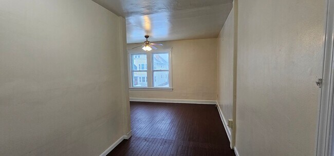 Building Photo - 3 Bed 1 Bath Single Family Home