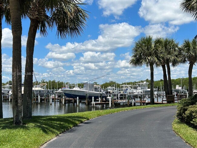 Building Photo - 5151 N Hwy A1A