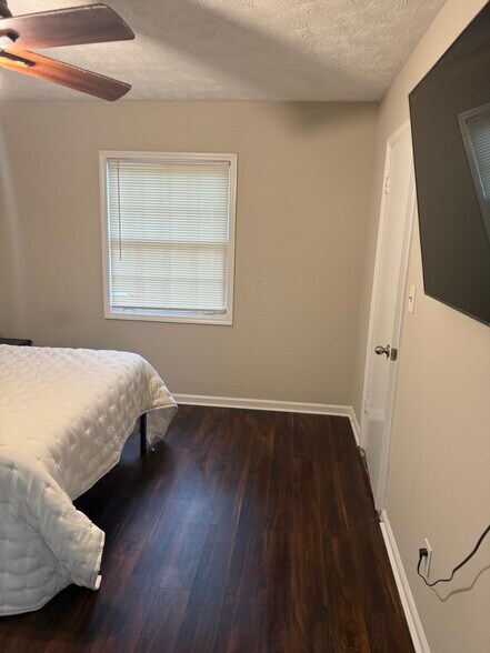 Building Photo - 6353 Bell Haven Ln