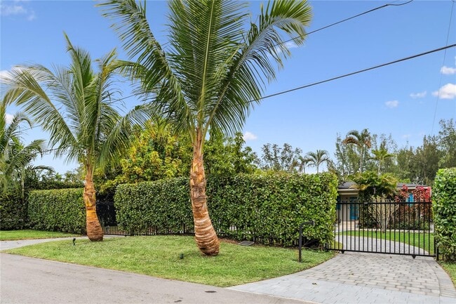 Building Photo - 13801 S Biscayne River Dr