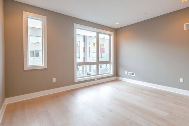 Building Photo - Queen Village Townhome