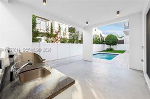 Building Photo - 7455 NW 103rd Pl