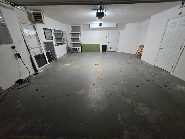 Building Photo - 117 St Charles Ct