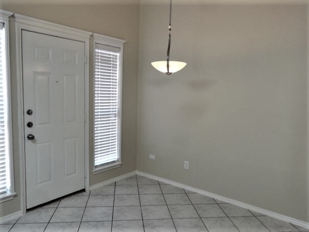 Building Photo - 5712 Rio Grande Dr