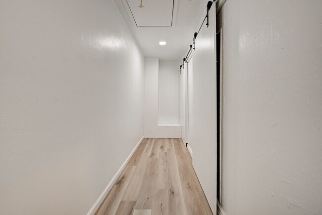 Building Photo - 903 S Berry Rd