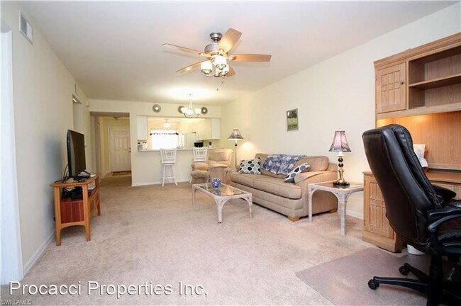 Building Photo - 273 Robin Hood Cir
