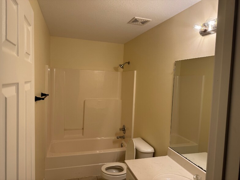 Building Photo - 3122 Clydesdale Dr