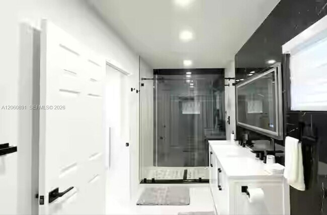 Building Photo - 301 SW 136th Ct