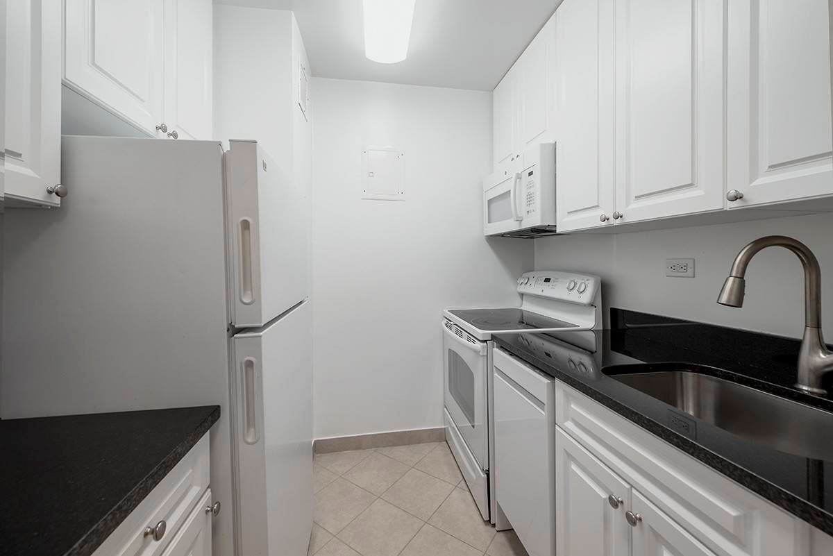 Building Photo - 211 W 56th St