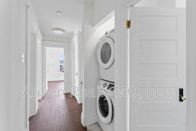 Building Photo - 3825 Walnut St