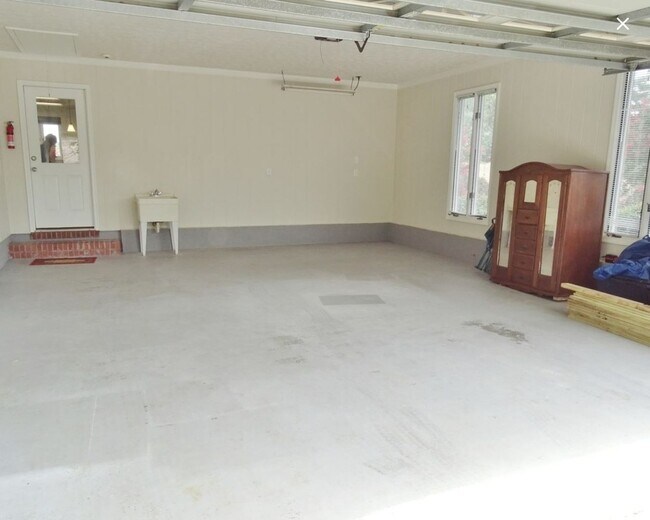 Building Photo - 6548 Mink Dr