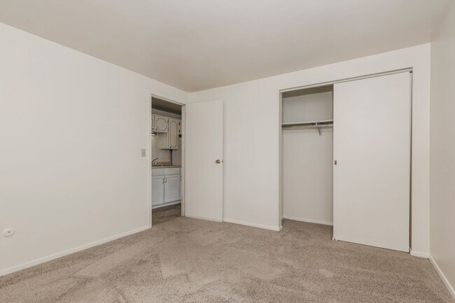 Building Photo - 3611-3625 Charlotte Dr