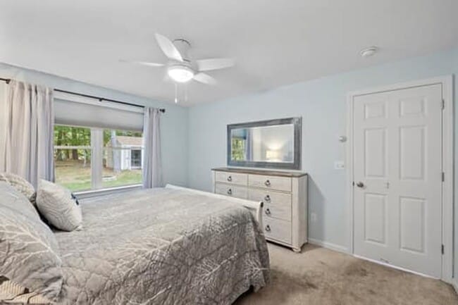 Building Photo - Spacious & Comfortable 4 Bedroom House - C...