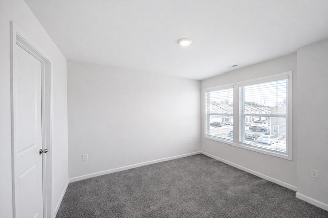 Building Photo - **6 Month Lease**New Construction -Hendersonville Townhome