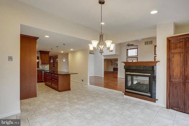 Building Photo - 9801 Clydesdale St