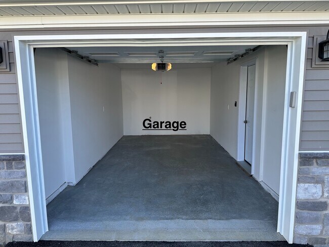 Building Photo - 450 Smokering Dr