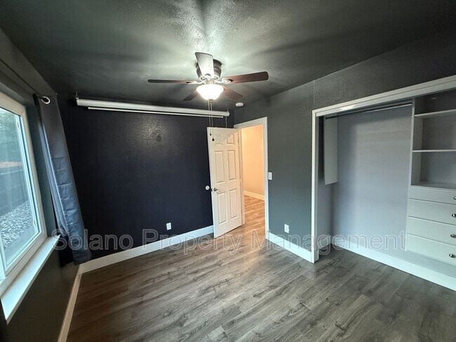 Building Photo - 921 Hickory Ave