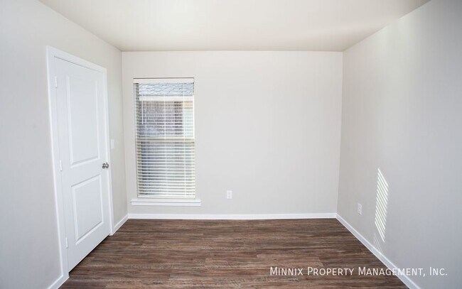 Building Photo - 2113 N. Ave. L-