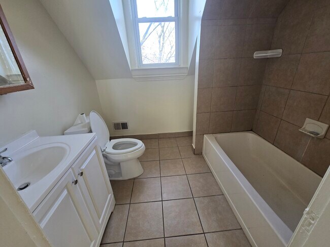 Building Photo - 508 Romine Ave