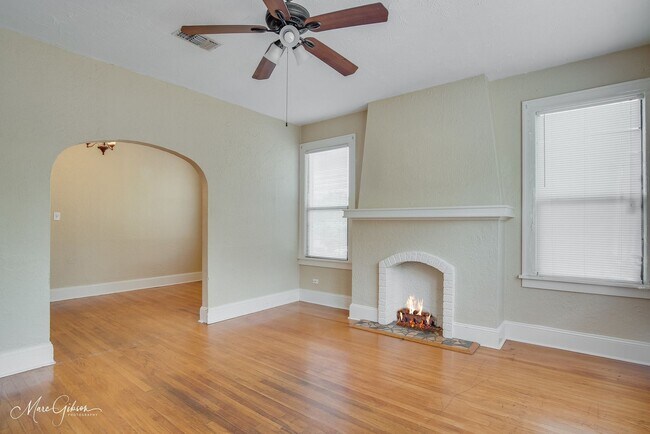 Building Photo - Two Bed One Bath South Highland Apartment