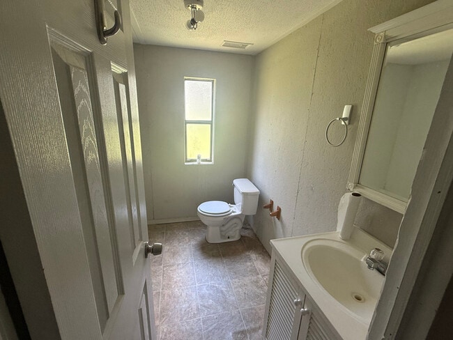 Building Photo - 3840 US-17