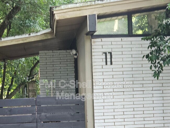 Building Photo - 11 Brandywine Rd