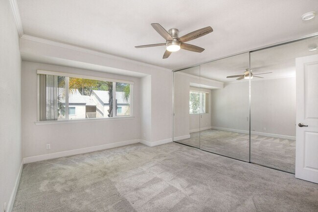 Building Photo - 1 Bedroom, 1 Bathroom Condo in the Villa La Jolla Community
