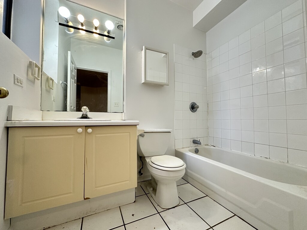 Building Photo - 909 W Dakin St