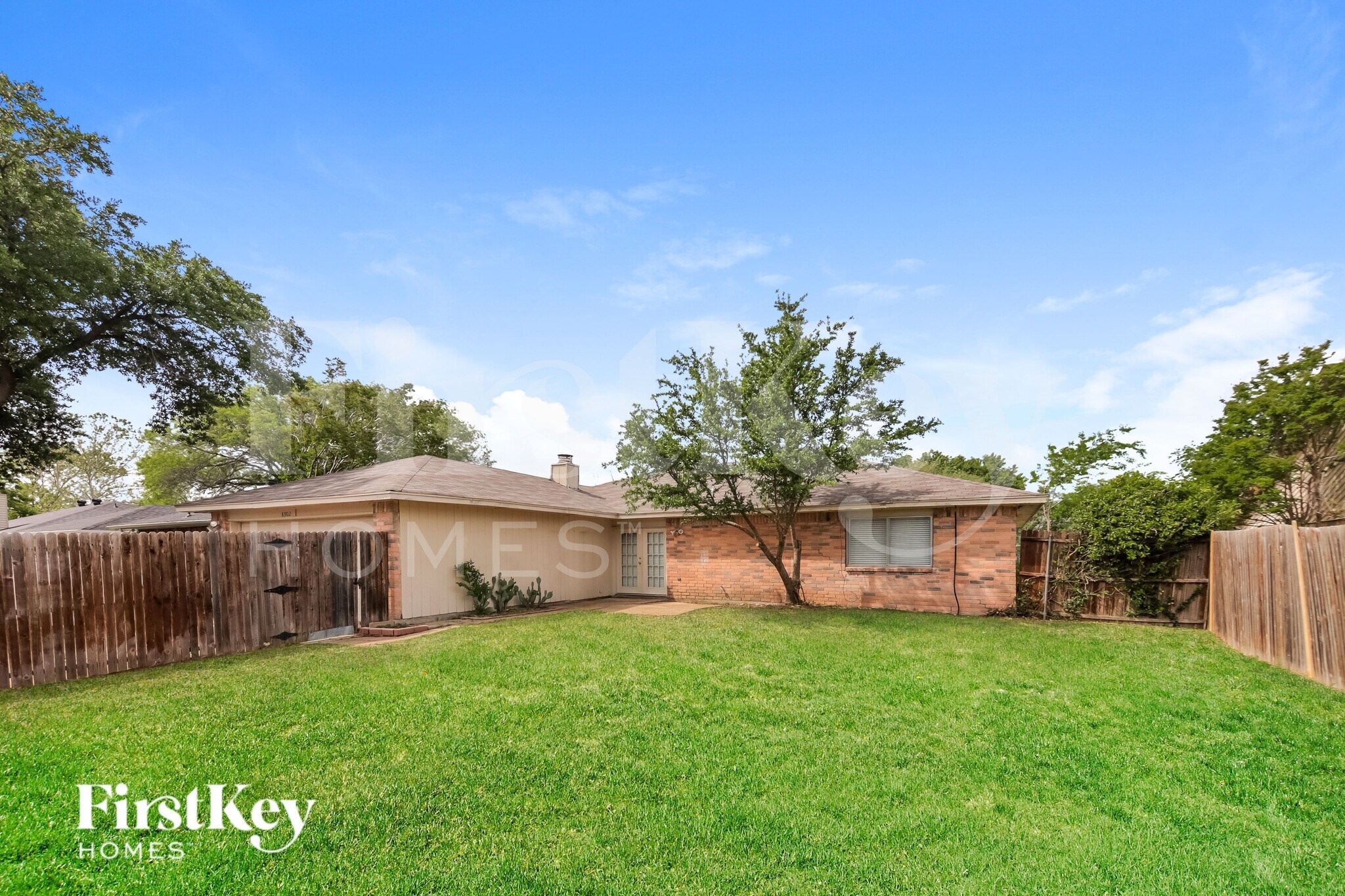 Building Photo - 8902 Deerwood Dr