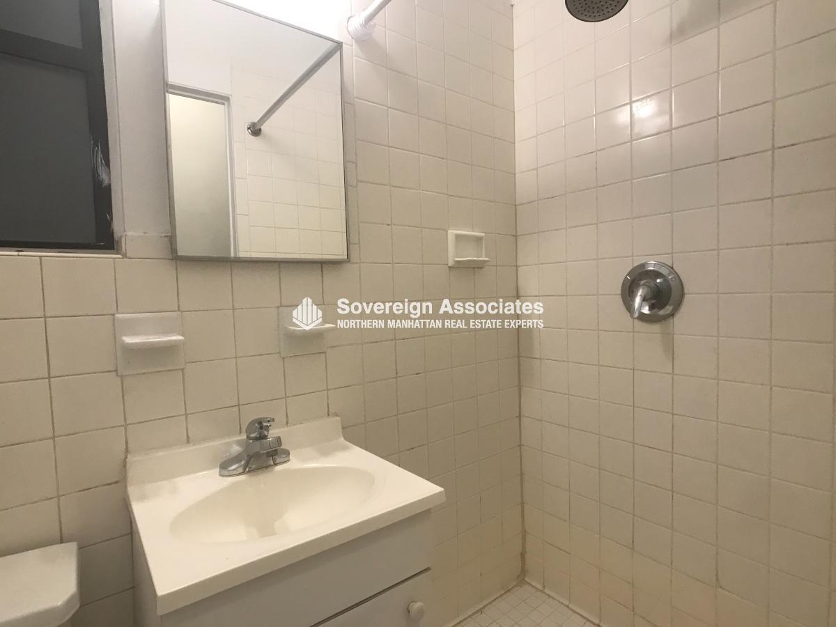 Building Photo - 405 W 49th St