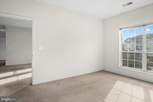 Building Photo - 4850 Eisenhower Ave
