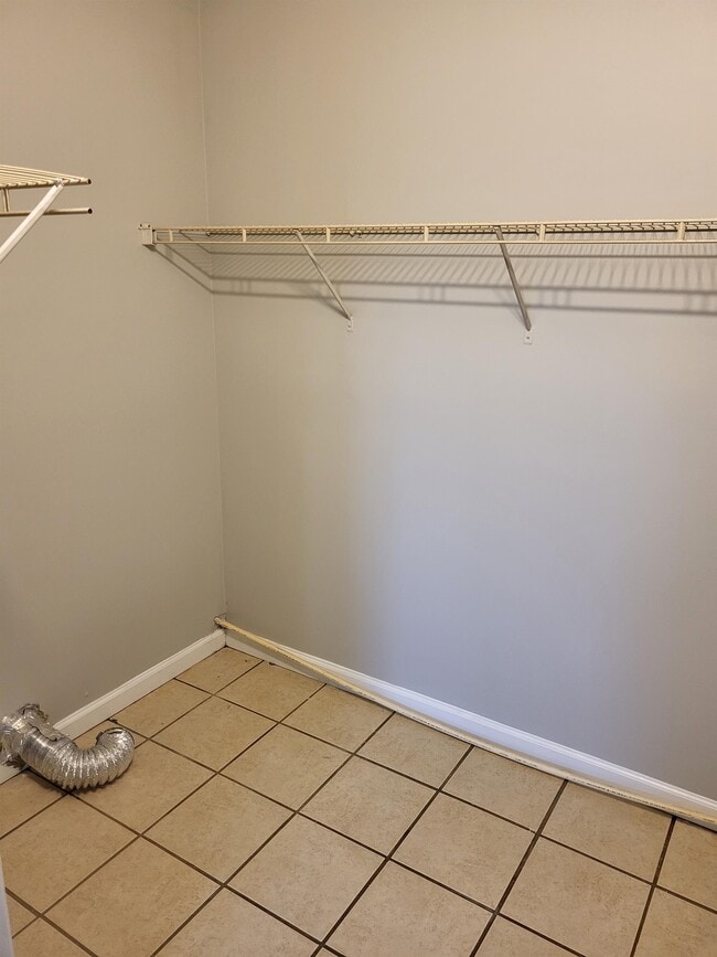 Building Photo - 176 Spring Cir Dr