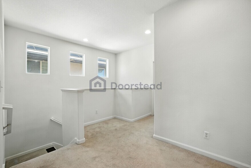 Building Photo - 252 Crescent Moon Dr