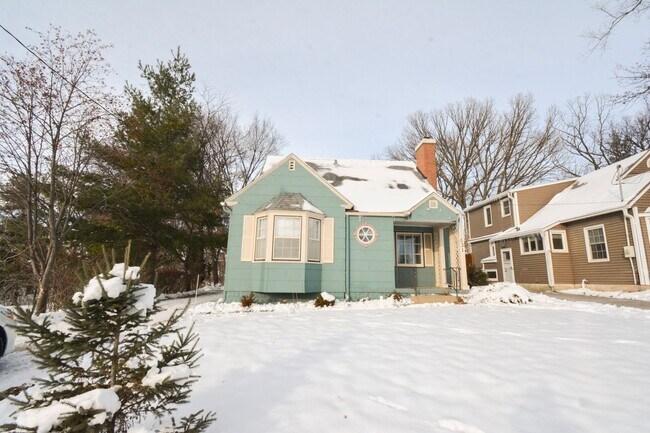 Primary Photo - Beautiful 4 Bedroom With Modern and Unique Features Available For Rent NOW!