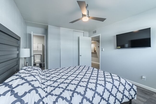 Building Photo - Move-In Ready, Fully Furnished Condo – Prime Strip Location