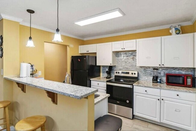 Building Photo - 4bd/2ba Home Minutes From W. Midtown w/ Fu...