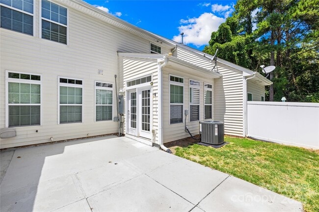 Building Photo - 709 Prospect Lane