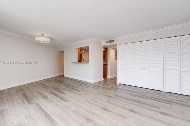 Building Photo - 1301 River Reach Dr